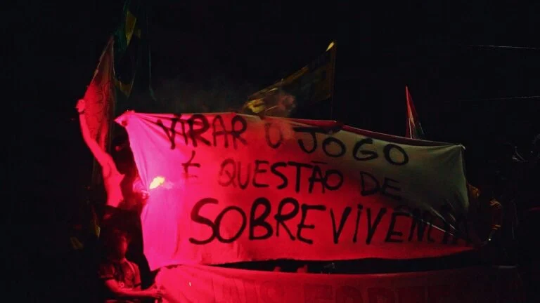 Clipe Poetas no Topo DEMOCRACIA com Don L, Xamã, Major RD e mais quatro rappers no canal PineappleStormTV